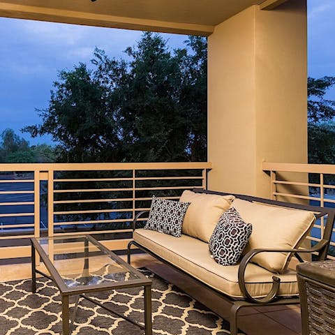 Relax with drinks on the balcony