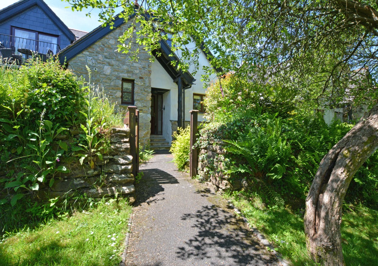 Hustyns Cabin, Cornwall, England | Plum Guide