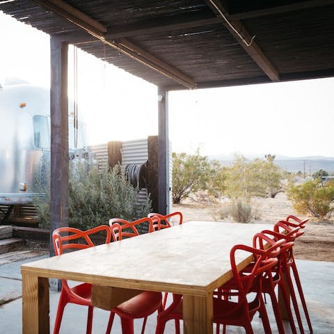 Enjoy meals with a side of desert scenery at the outdoor dining table