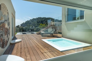 Golden Hill Riviera image 9