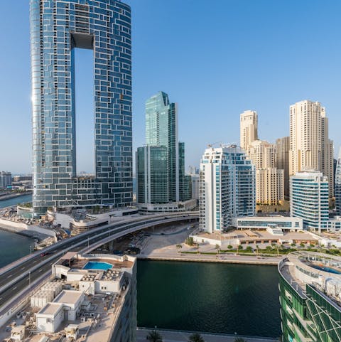 Discover the Dubai Marina, great for fine dining and shopping sprees