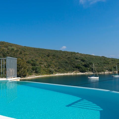Swim in the infinity swimming pool overlooking the bay of Agios Stephanos