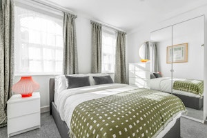 Mayfair Retreat image 10