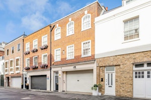 Mayfair Retreat image 8