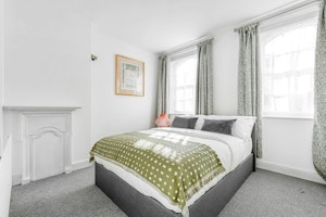 Mayfair Retreat image 6