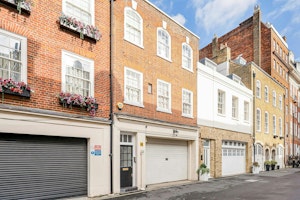 Mayfair Retreat image 5