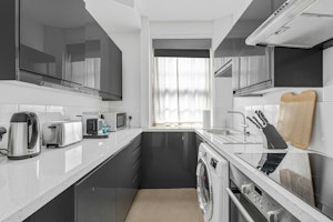 Mayfair Retreat image 4