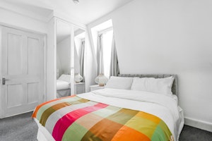 Mayfair Retreat image 3