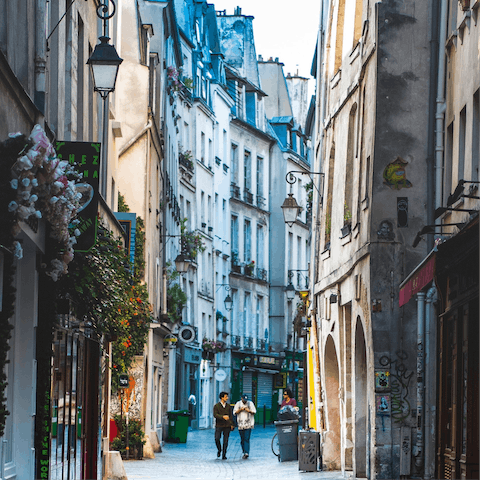 Discover colourful streets and cocktail bars of Le Marais, seconds from your door