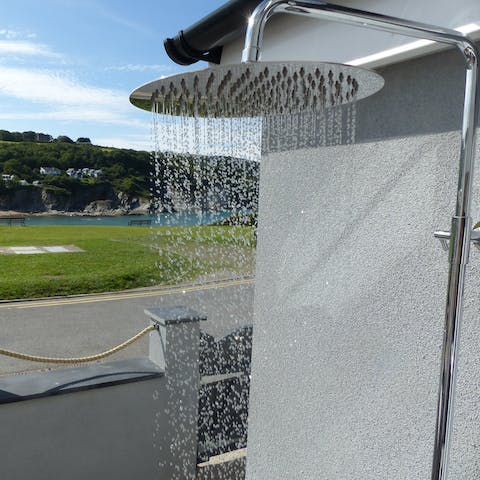 Wash off the sand in the outdoor shower
