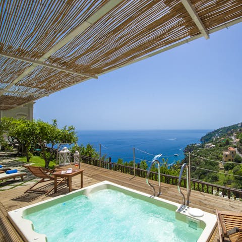 Relax with a glass of wine in the Jacuzzi, and admire the magnificent ocean views