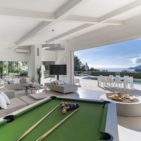 Swap the red carpet of the Riviera for the green of your pool table