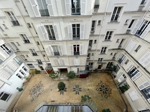 Golden Avenue image 8