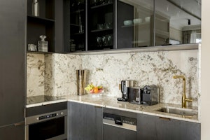 Glittering Pearl image 3