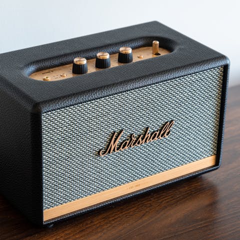 Wind down with some tunes on the vintage style Marshall bluetooth speaker