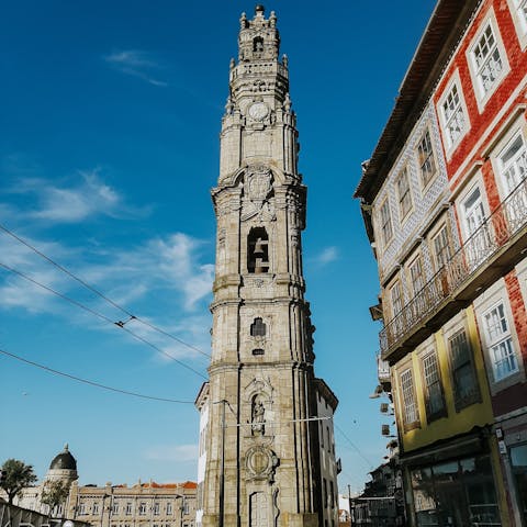 Visit the Clérigos Tower, one of the most emblematic monuments in Porto