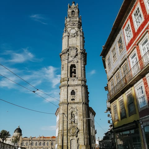 Visit the Clérigos Tower, one of the most emblematic monuments in Porto