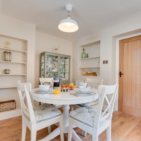 Get together for lazy breakfasts and hatch plans for the day here