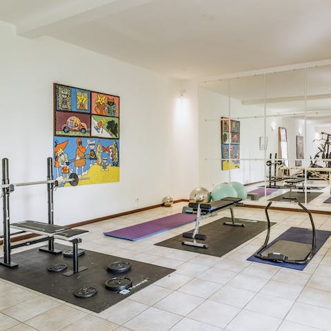 Exercise in your own yoga studio and the fully equipped gym