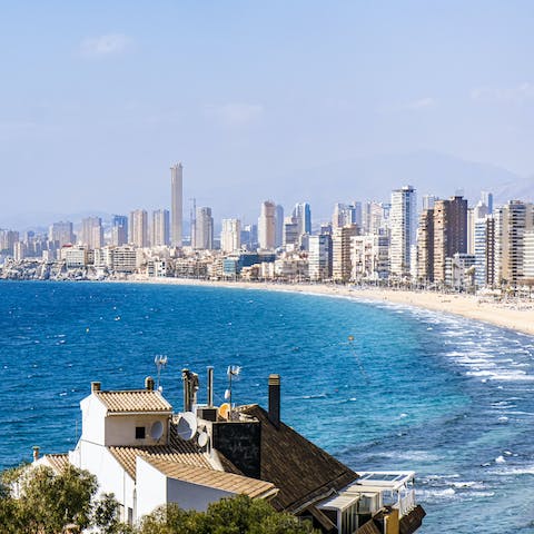 Enjoy your prime Benidorm location, just moments from the Playa de Levante beach