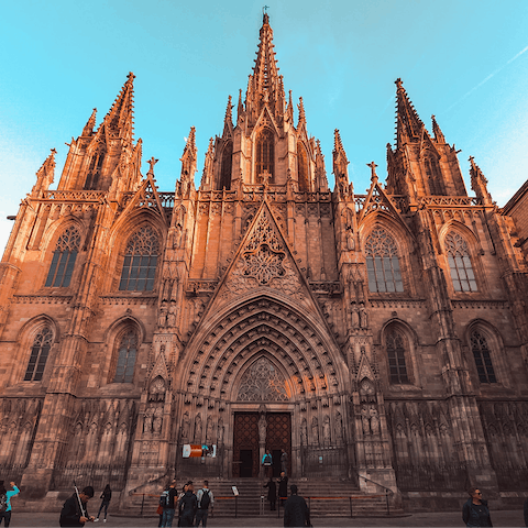 Explore the Gothic Quarter – a twenty-six minute walk away
