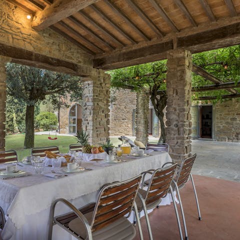 Rustle up an Italian feast and dine alfresco in the fresh country air