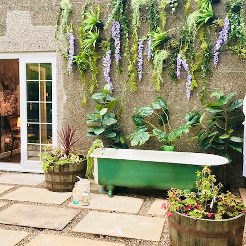 Run yourself an alfresco bath and feel completely relaxed 