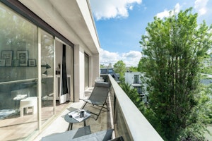 An Oasis of Parisian Tranquility image 4