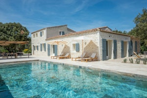 Luberon Oaks image 1