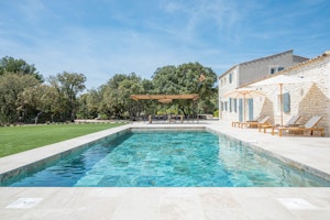 Luberon Oaks image 9