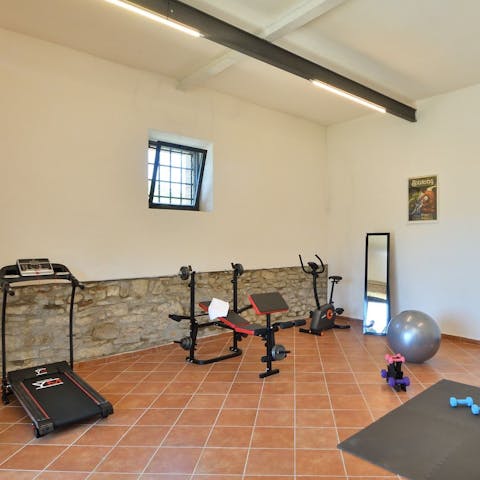 Keep up your workout routine in the well-equipped home gym