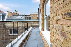 London Morning image 5