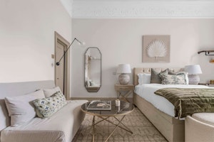 Chelsea Essence image 10