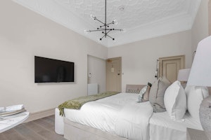Chelsea Essence image 3
