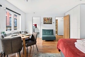 Floral Street Reverie image 6