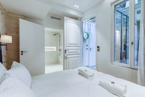 Playwright's Quarters image 4