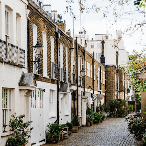 Head into neighbouring Chelsea to discover hidden lanes and boutique shops