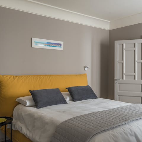 Sleep soundly in the comfortable bed after a day spent exploring Syracuse