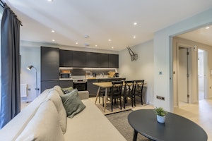 Riverside Retreat image 9