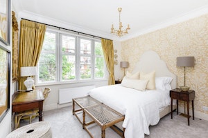 West End Chic image 13