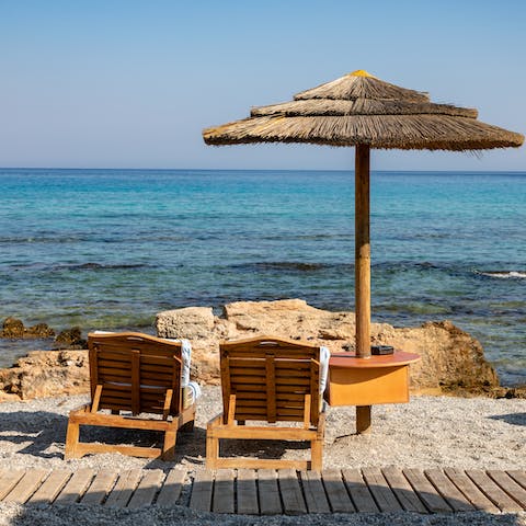 Unwind with the waves at your feet, you have direct access to Grennadi Beach