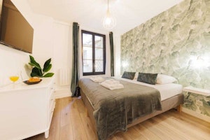 Cancan & Cobblestones image 13