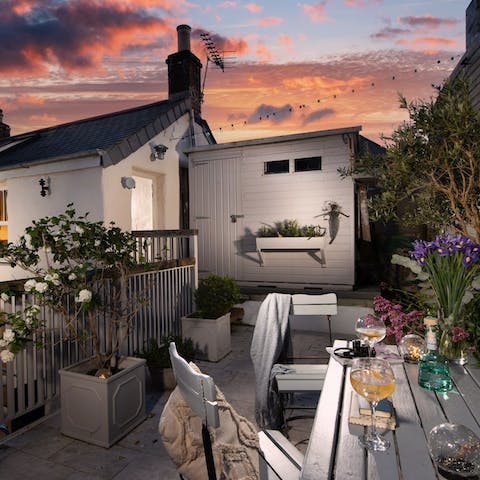 Let yourself be awestruck by the dramatic Cornish sunset from the comfort of your own garden