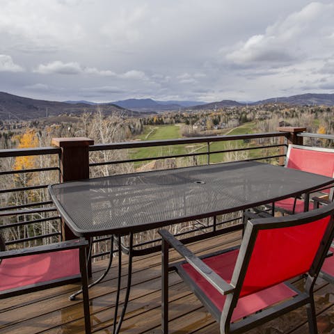 Look out over the Rollingstone Golf Course from your outdoor dining spot