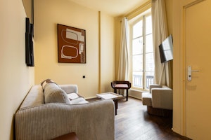 The Parisian Aura image 8