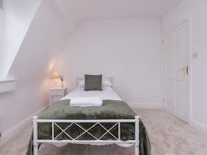 Charm of Bath image 10