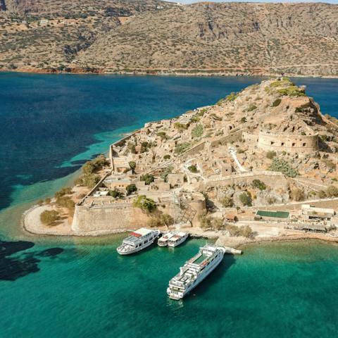 Discover the fascinating history of the island of Spinalonga