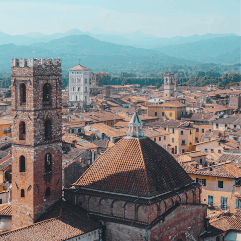 Stay in the very heart of ancient Lucca – within the city walls