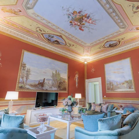 Live like royalty in the grand living room, complete with impressive frescoes