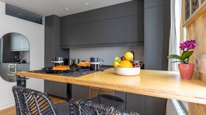 Parisian Mews image 14